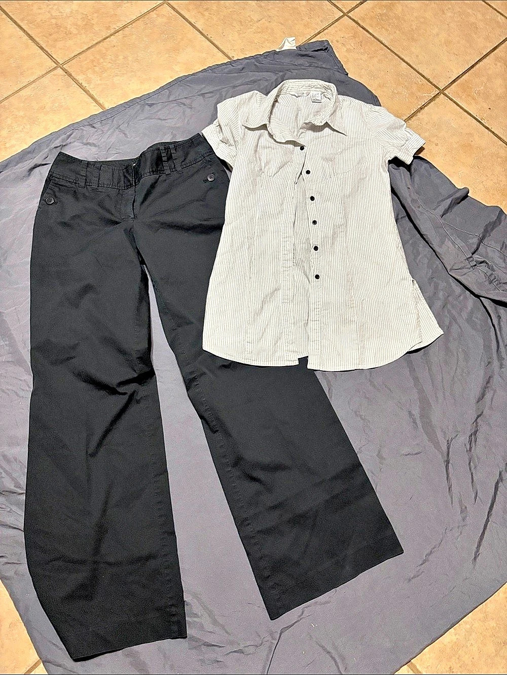 Ann Taylor LOFT black pants size 2 with pinstripe short sleeve button up top